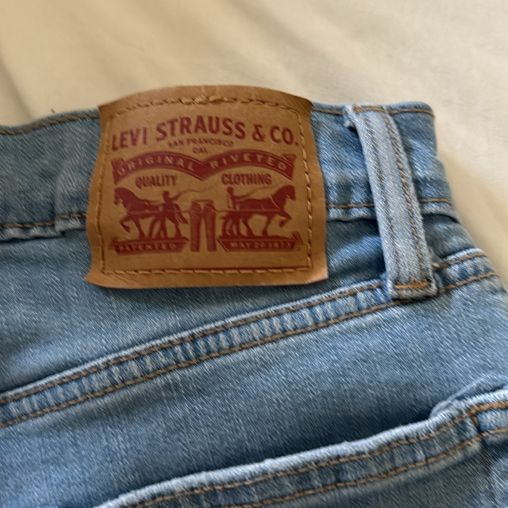 LEVIS High Rise Shorts - Picture 3 of 5